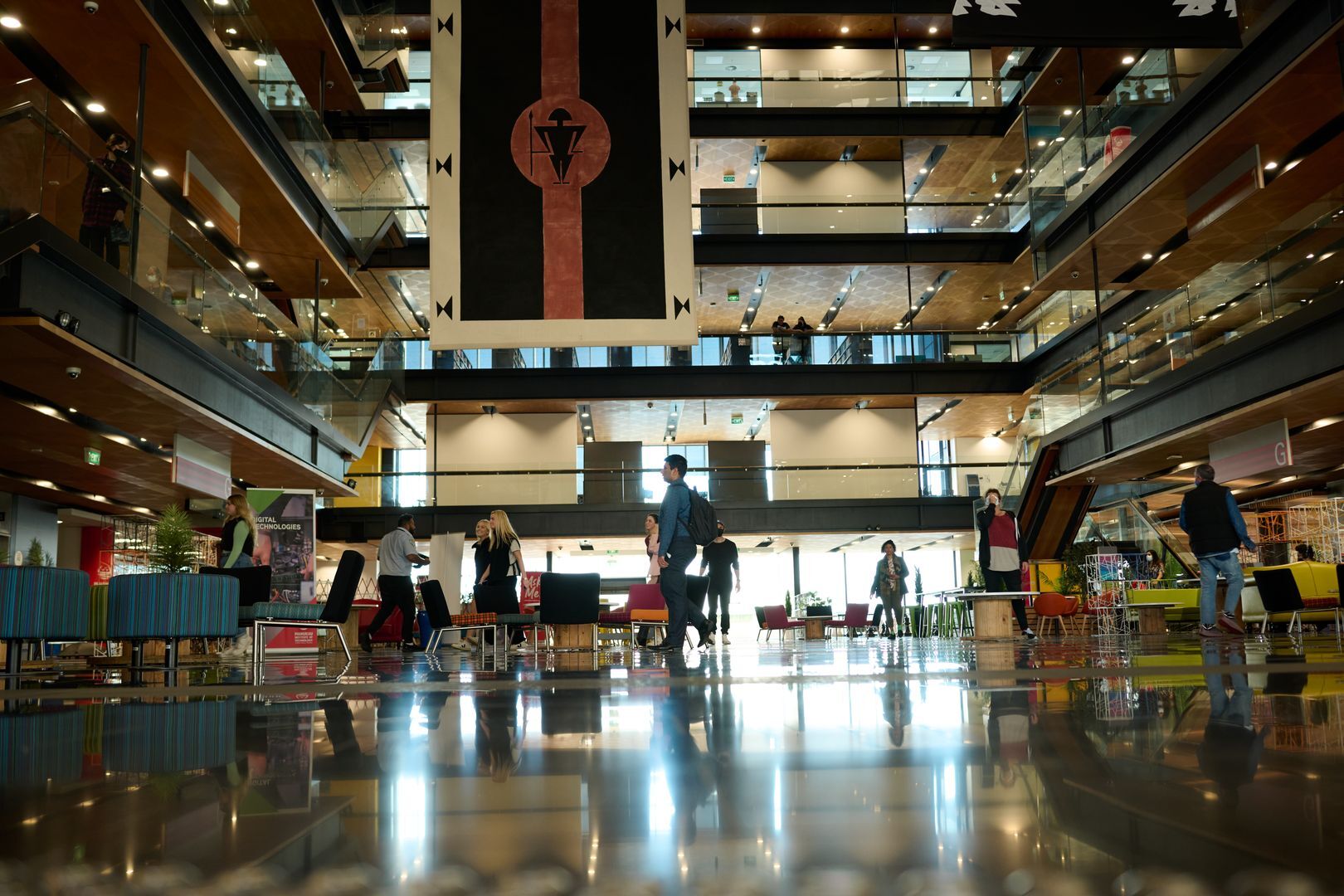 274023-mit_atrium_17206-web-1920p